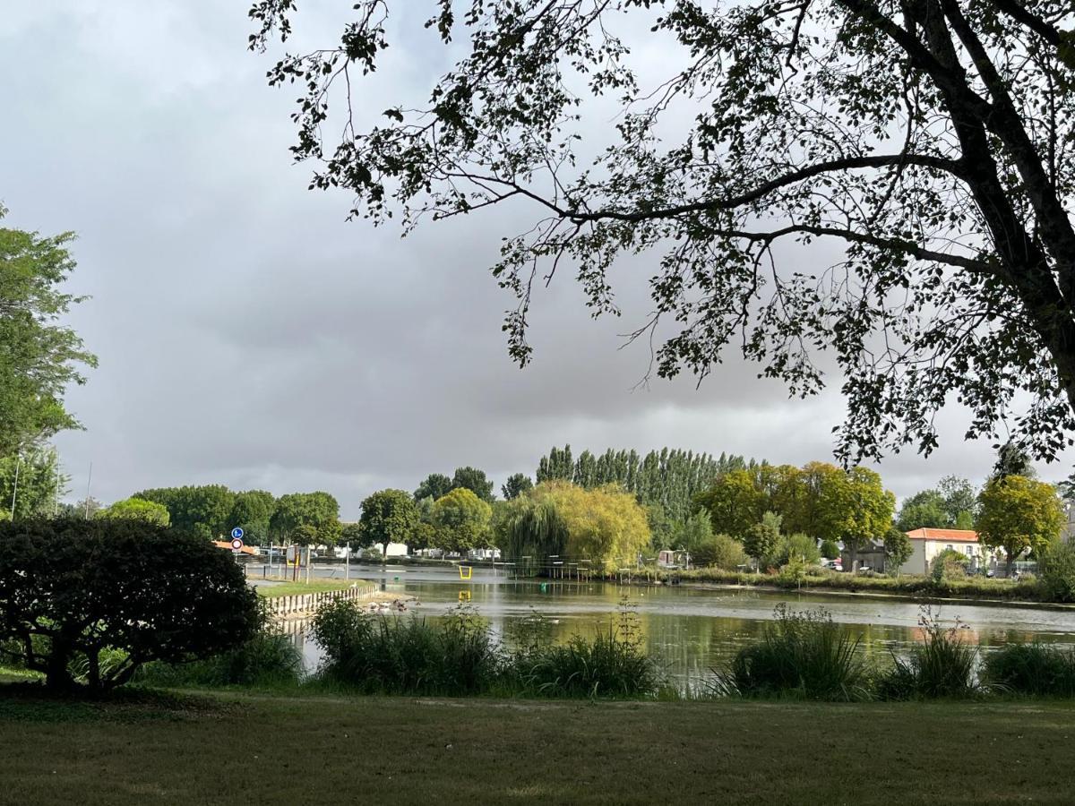 Charmante Charentaise Saint-Jean-dʼAngély Zewnętrze zdjęcie