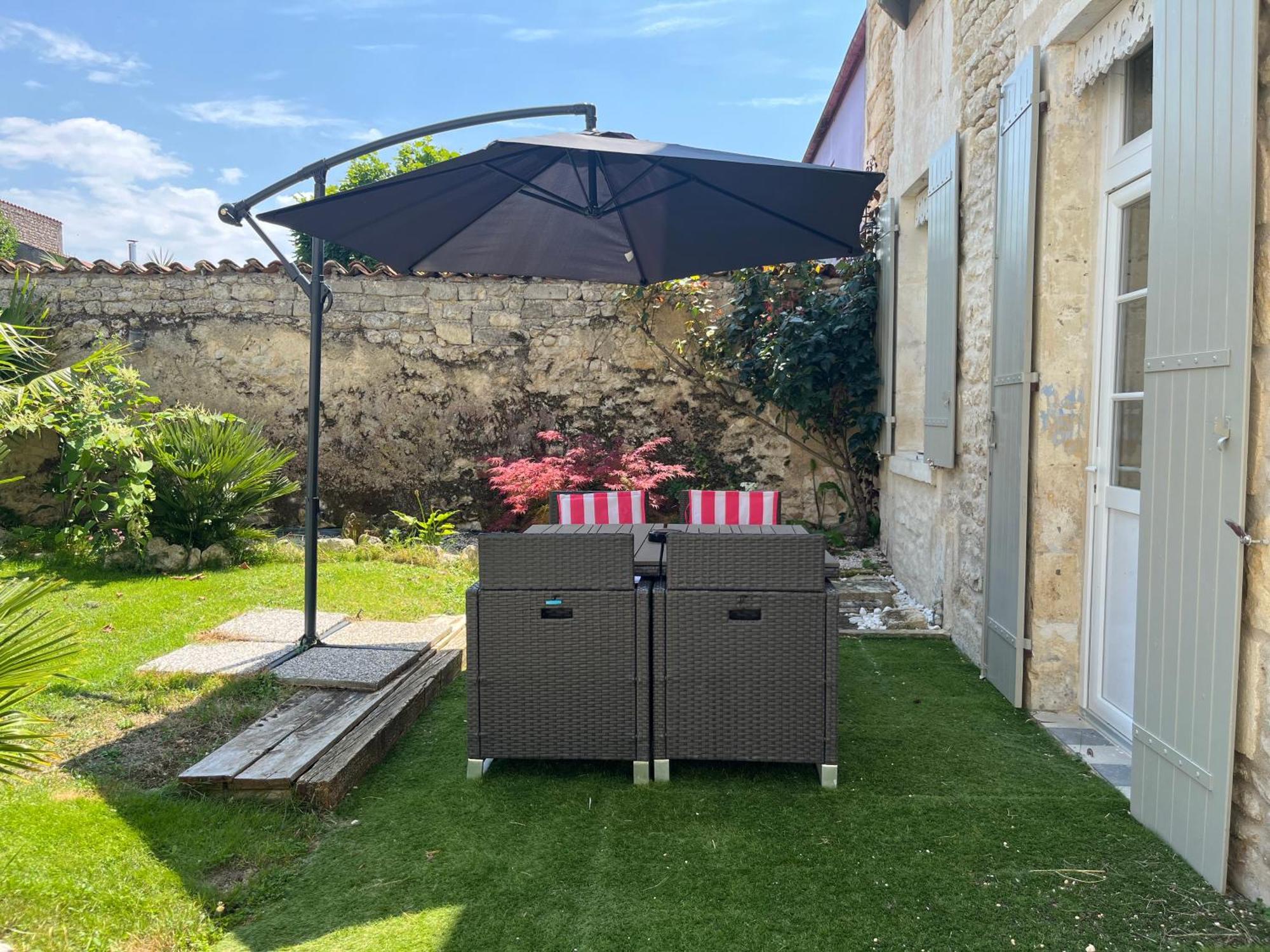 Charmante Charentaise Saint-Jean-dʼAngély Zewnętrze zdjęcie