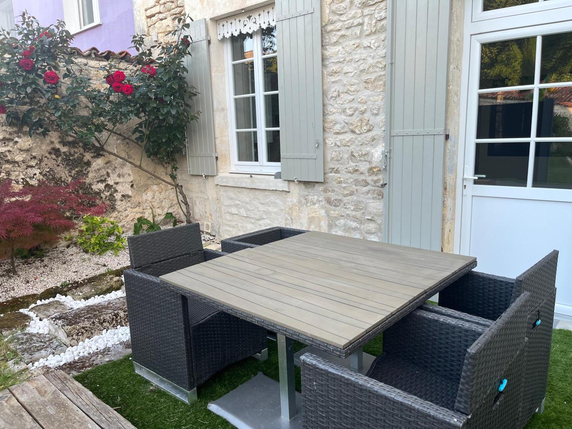 Charmante Charentaise Saint-Jean-dʼAngély Zewnętrze zdjęcie